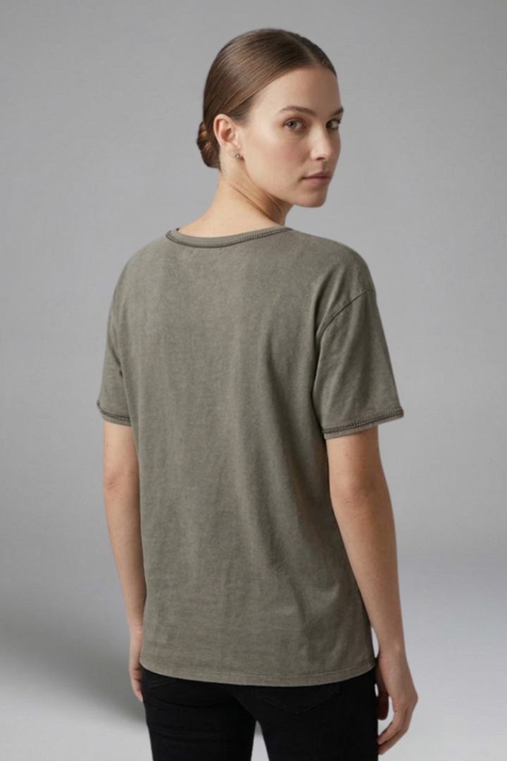 Lila | Classic Round Neck Short Sleeve T-Shirt