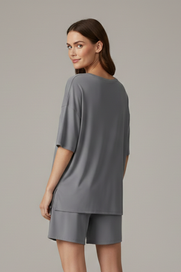 Lila | Chic Two-Piece Set with Crew Neck Top and Loose Shorts