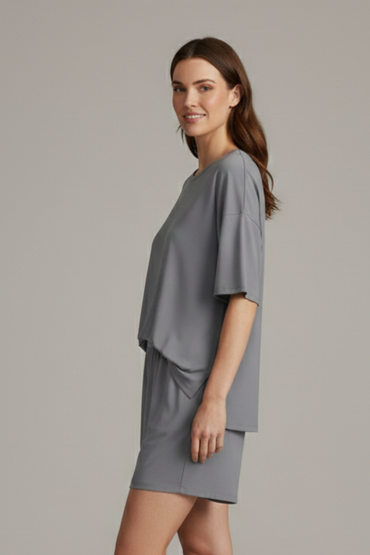 Lila | Chic Two-Piece Set with Crew Neck Top and Loose Shorts