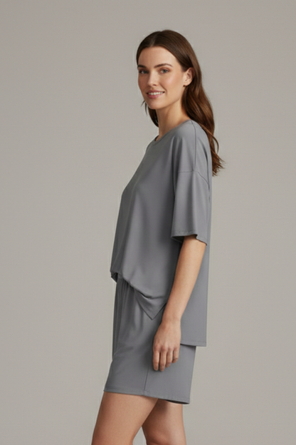 Lila | Chic Two-Piece Set with Crew Neck Top and Loose Shorts