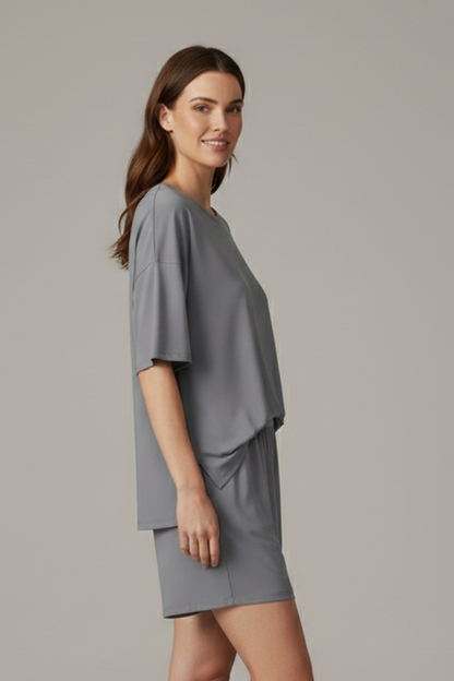 Lila | Chic Two-Piece Set with Crew Neck Top and Loose Shorts
