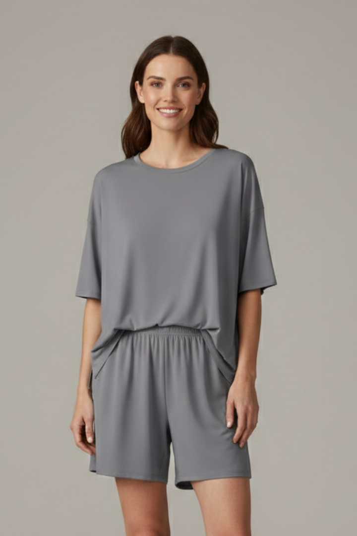 Lila | Chic Two-Piece Set with Crew Neck Top and Loose Shorts