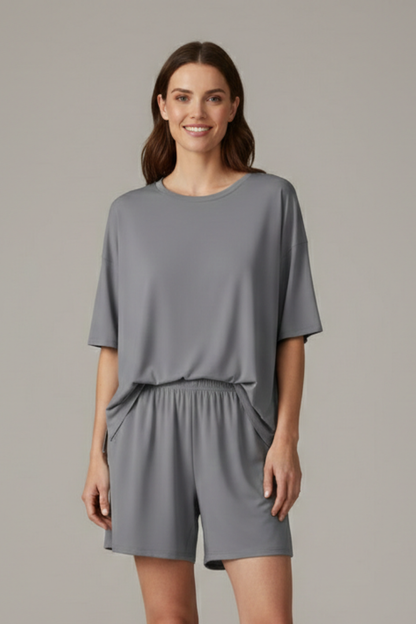 Lila | Chic Two-Piece Set with Crew Neck Top and Loose Shorts
