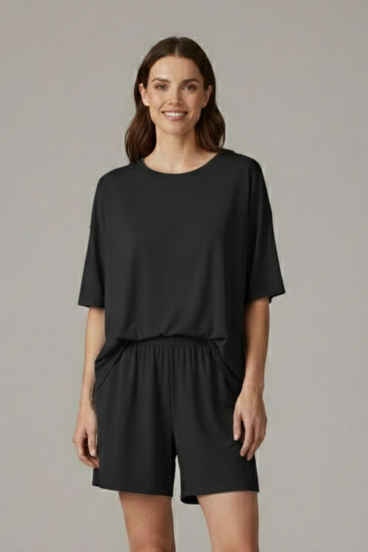 Lila | Chic Two-Piece Set with Crew Neck Top and Loose Shorts