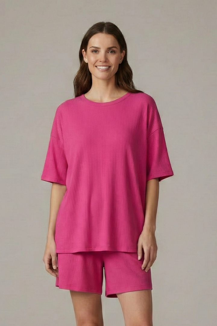 Lila | Chic Two-Piece Set with Crew Neck Top and Loose Shorts