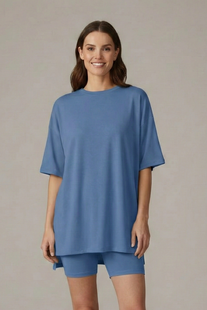 Lila | Chic Two-Piece Set with Crew Neck Top and Loose Shorts