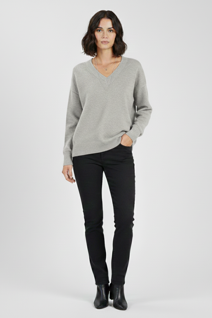 Lila | Luxe V-Neck Pullover Sweater