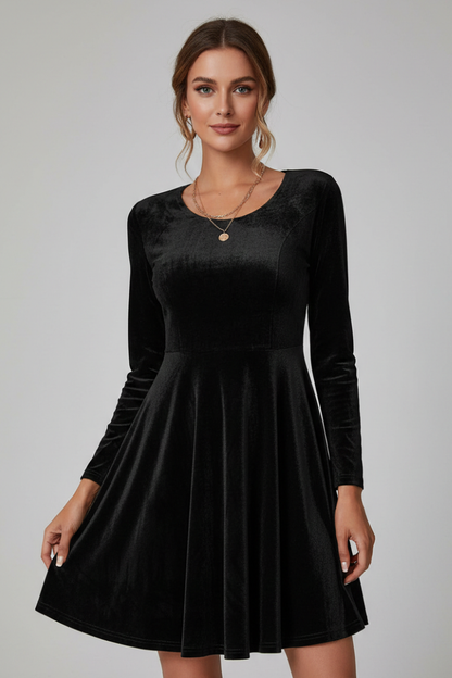 Lila | Chic Mini Dress with Round Neckline and Long Sleeves