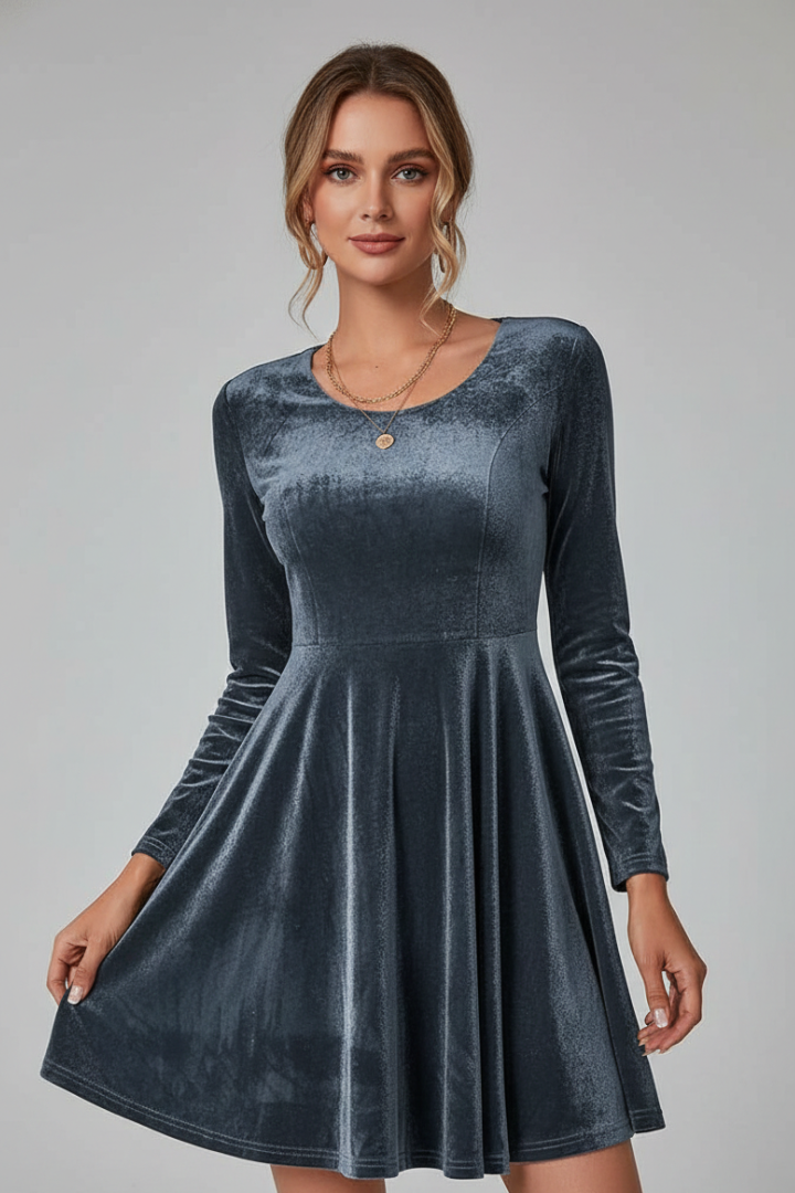 Lila | Chic Mini Dress with Round Neckline and Long Sleeves