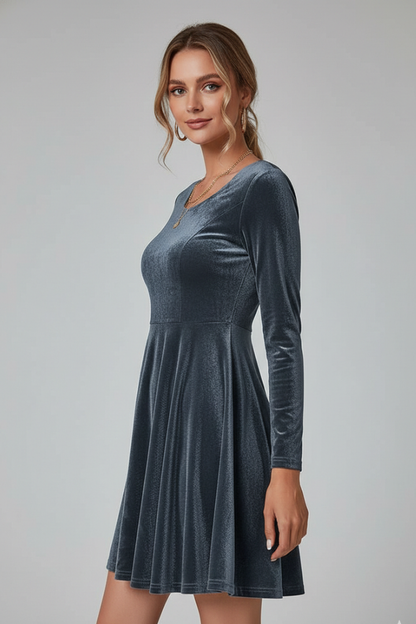 Lila | Chic Mini Dress with Round Neckline and Long Sleeves