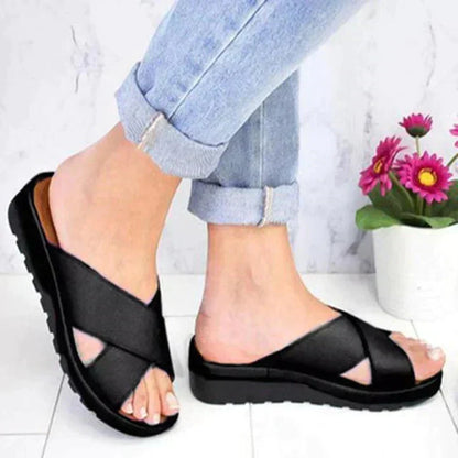 Lila | Chic Cross-Strap Flatform Slide Sandals