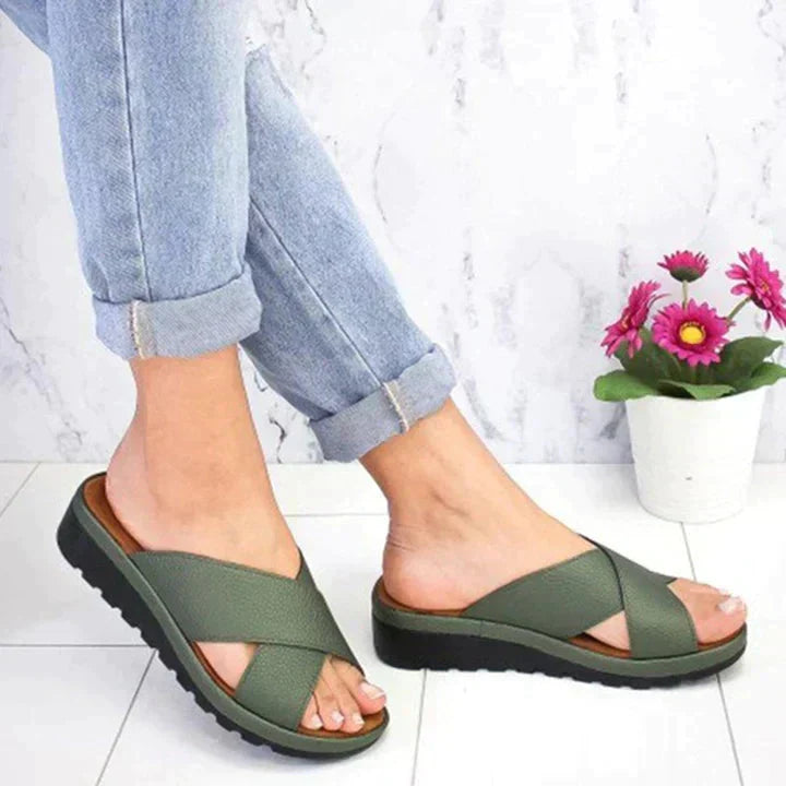 Lila | Chic Cross-Strap Flatform Slide Sandals