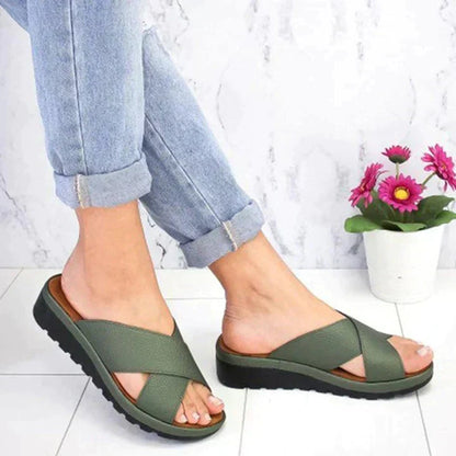 Lila | Chic Cross-Strap Flatform Slide Sandals