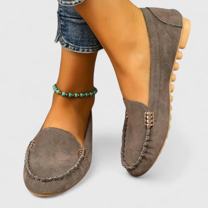 Lena | Chic Moc-Toe Loafers with Metal Accents